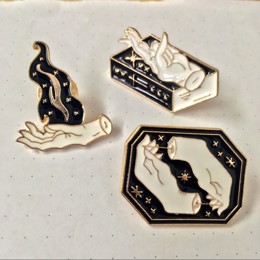 ✨Host Pick ✨ Set of 3 enamel spooky occult pins - Picture 2 of 7